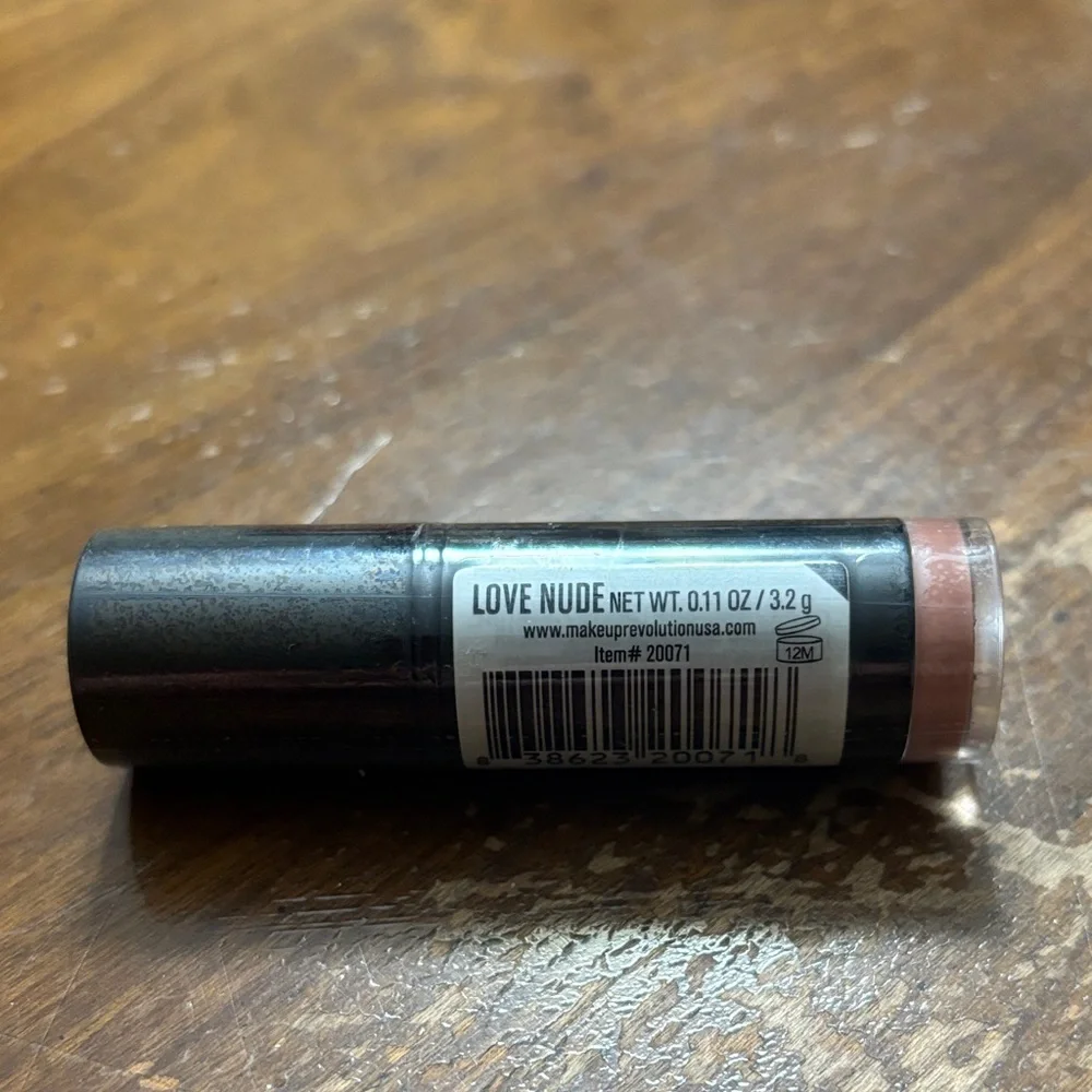 Makeup Revolution Lipstick - Love Nude